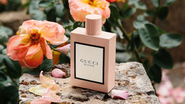 معرفی ۱۰ عطر زنانه خوش‌رایجه برای فصل بهار